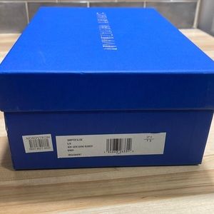 Brand new ! Stuart Weizmann sandals . Never worn sz 7